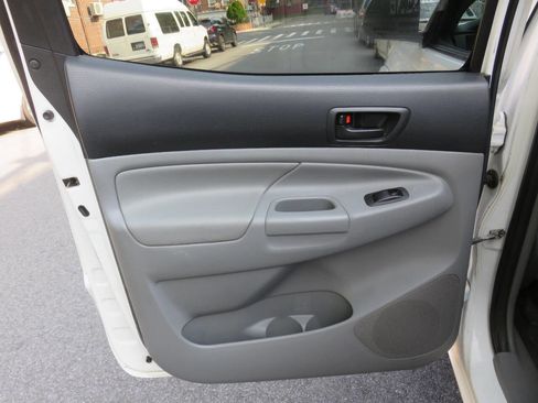 Used 2012 Toyota Tacoma 4x4 Double Cab image 24