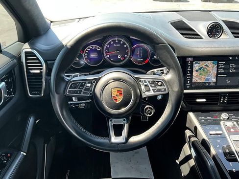 Used 2020 Porsche Cayenne Turbo AWD/4WD image 31