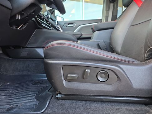 Used 2023 Chevrolet Colorado Z71 w/ Z71 Convenience Package 2 image 16