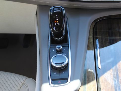 Used 2022 Cadillac Escalade ESV Premium Luxury Platinum image 25