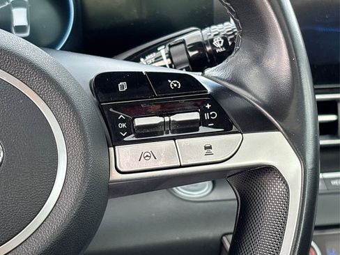 Certified 2023 Hyundai Elantra Limited w/ Preferred Accessory Package image 33