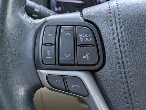 Used 2019 Toyota Highlander Limited FWD image 23