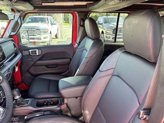 New 2026 Jeep Wrangler Unlimited Sahara w/ Whitecap Package AWD/4WD image 20