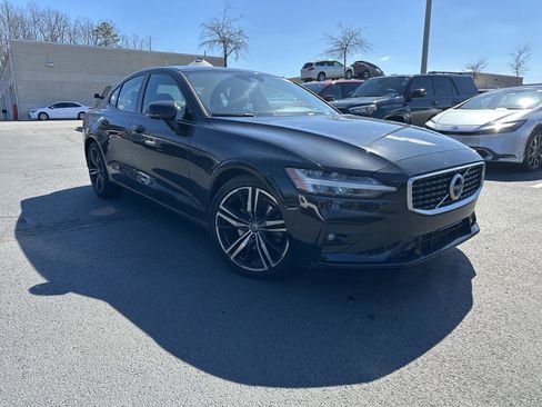 Used 2019 Volvo S60 T5 R-Design image 4