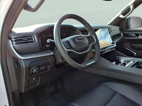 Used 2024 Jeep Wagoneer L Series II w/ Flexible Seating Group image 11