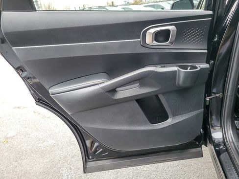 Used 2021 Kia Sorento S image 16