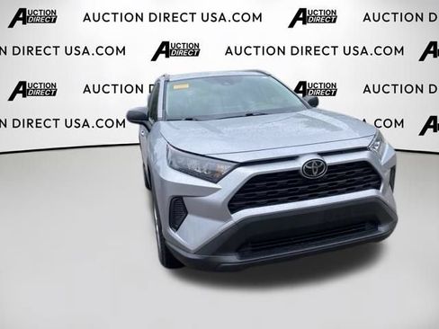 Used 2021 Toyota RAV4 LE FWD image 3