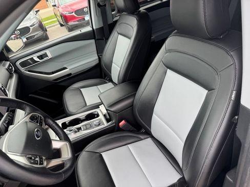 Used 2023 Ford Explorer XLT w/ Equipment Group 202A AWD/4WD image 7