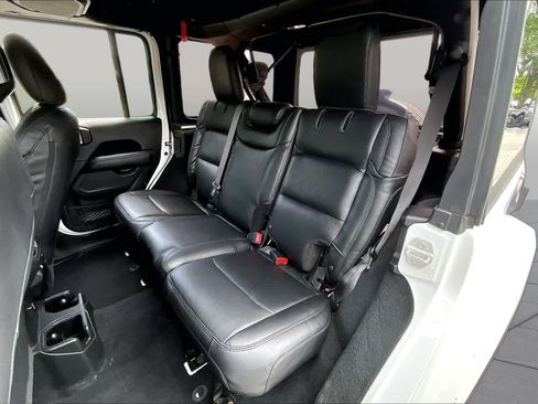 Used 2022 Jeep Wrangler Unlimited Sahara w/ LED Lighting Group AWD/4WD image 18