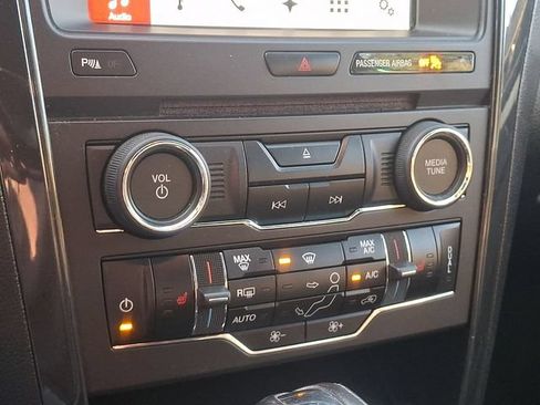 Used 2017 Ford Explorer XLT w/ Equipment Group 202A FWD image 15