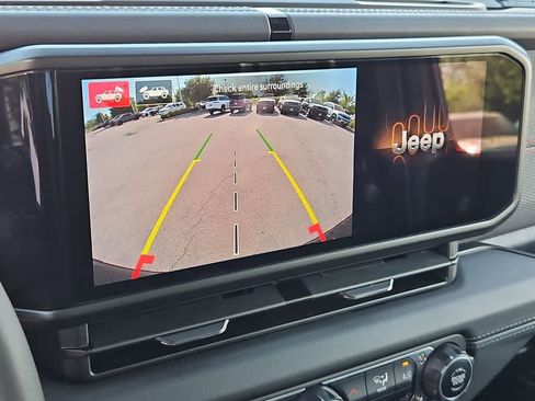 Used 2024 Jeep Wrangler Unlimited Rubicon image 30