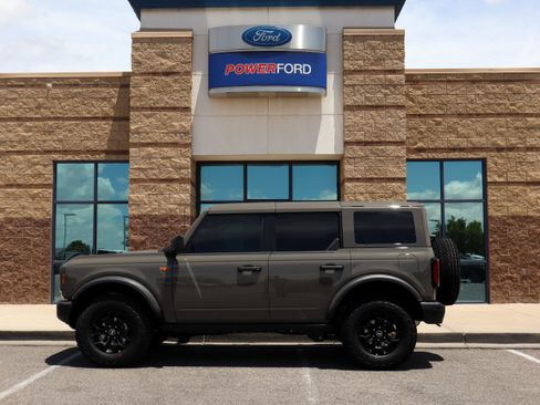New 2026 Ford Bronco Badlands AWD/4WD image 9