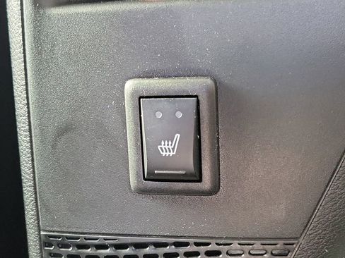 Used 2018 Chrysler Pacifica Limited w/ Tire & Wheel Group image 16