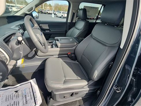 New 2025 Ford Expedition Active image 15