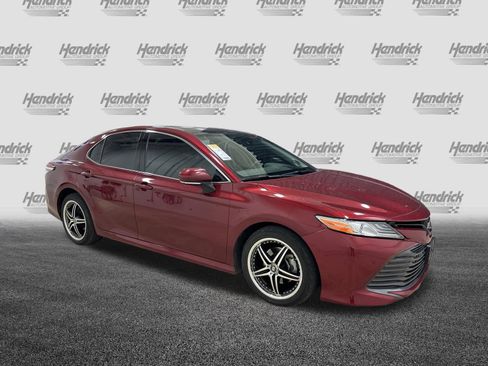 Used 2019 Toyota Camry XLE image 2