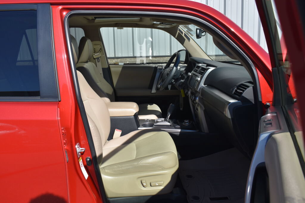 Certified 2018 Toyota 4Runner SR5 Premium AWD/4WD image 25