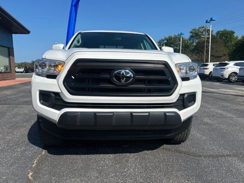 Used 2022 Toyota Tacoma SR AWD/4WD image 3