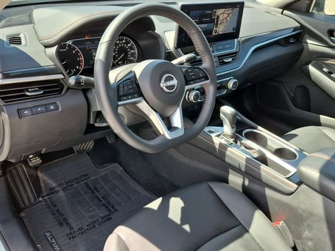 Used 2023 Nissan Altima 2.5 SR w/ SR Premium Package FWD image 11