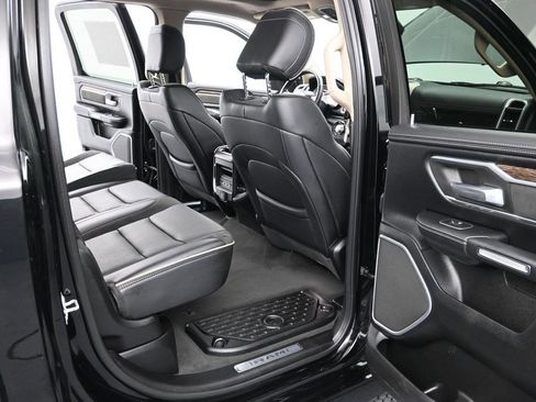 Used 2020 RAM 1500 Laramie AWD/4WD image 9