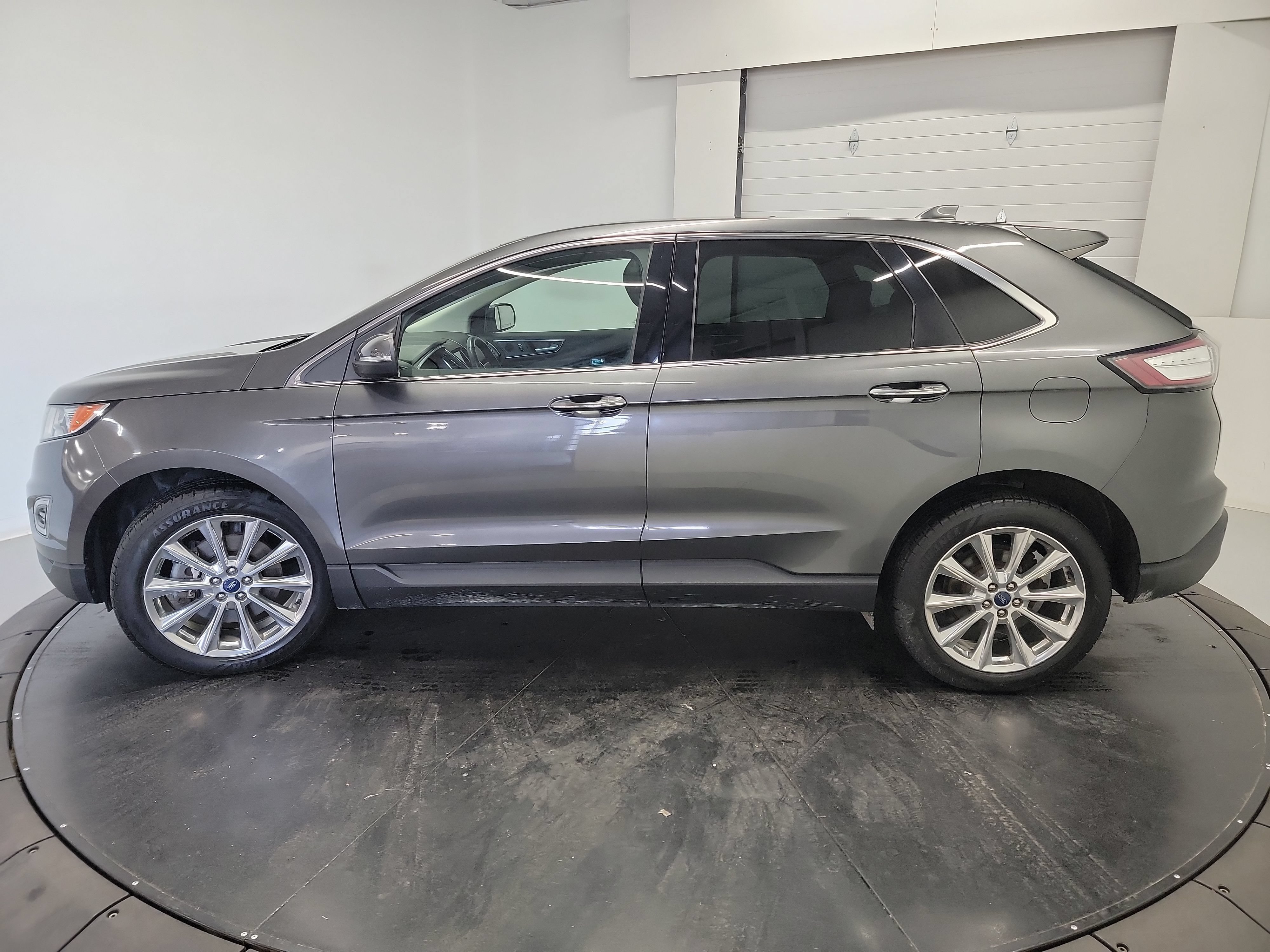 Used 2018 Ford Edge Titanium w/ Equipment Group 301A AWD/4WD image 4
