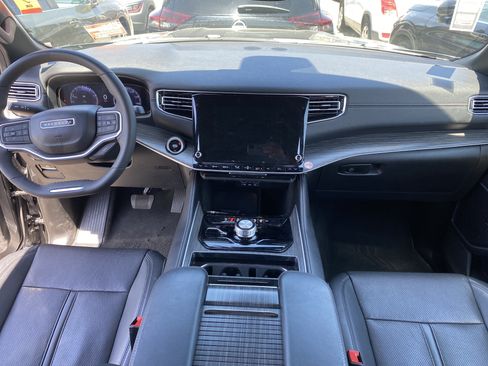Used 2024 Jeep Wagoneer L Series II w/ Flexible Seating Group AWD/4WD image 23