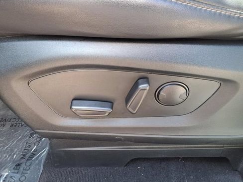 Used 2022 Ford Explorer XLT w/ Equipment Group 202A RWD image 17