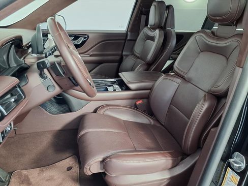 Used 2024 Lincoln Aviator Black Label w/ Class IV Trailer Tow Package image 17