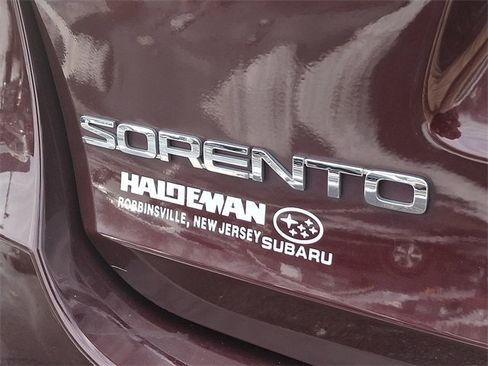 Used 2019 Kia Sorento LX image 28