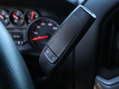 Used 2020 Chevrolet Silverado 1500 Custom w/ Custom Value Package image 18