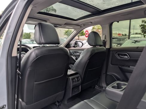 Used 2023 Nissan Rogue Platinum AWD/4WD image 18