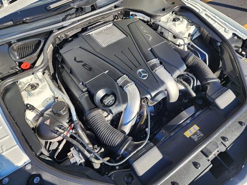 Used 2016 Mercedes-Benz SL 550 w/ Driver Assistance Package image 11