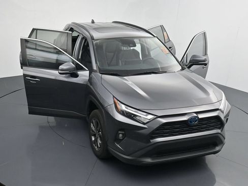 Used 2022 Toyota RAV4 XLE Premium AWD/4WD image 32