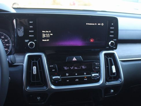 Used 2023 Kia Sorento EX image 11