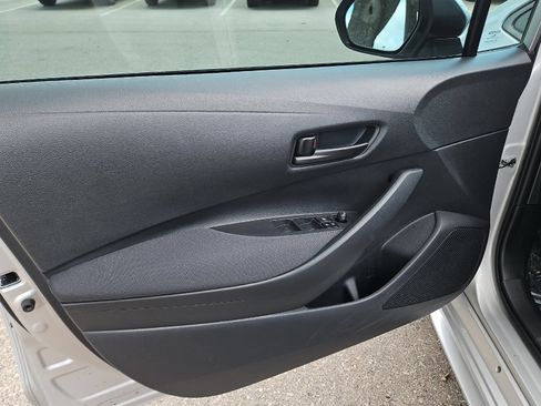 Used 2025 Toyota Corolla LE FWD image 10