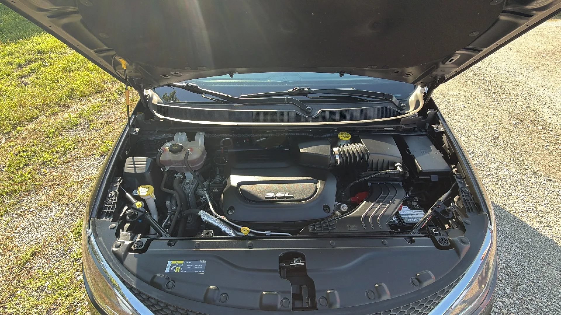 Used 2018 Chrysler Pacifica Touring-L w/ Tire & Wheel Group FWD image 24