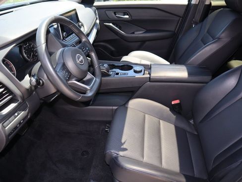 Certified 2024 Nissan Rogue SV w/ SV Premium Package AWD/4WD image 18