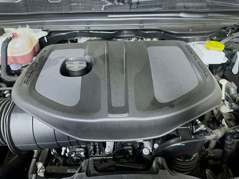 Used 2025 RAM 1500 Big Horn AWD/4WD image 9