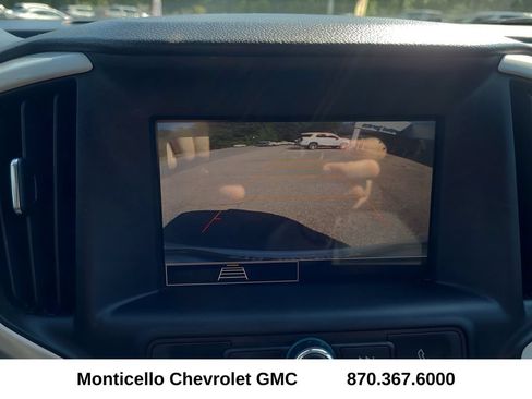 Used 2024 GMC Terrain SLE w/ Driver Convenience Package FWD image 23