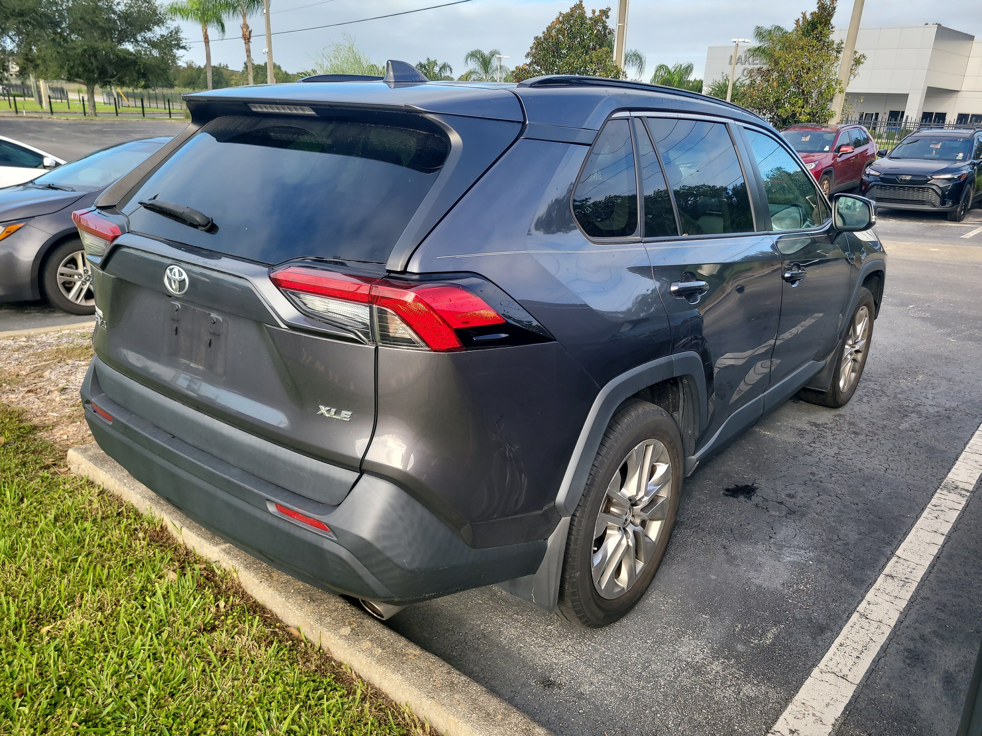 Used 2019 Toyota RAV4 XLE Premium FWD image 7