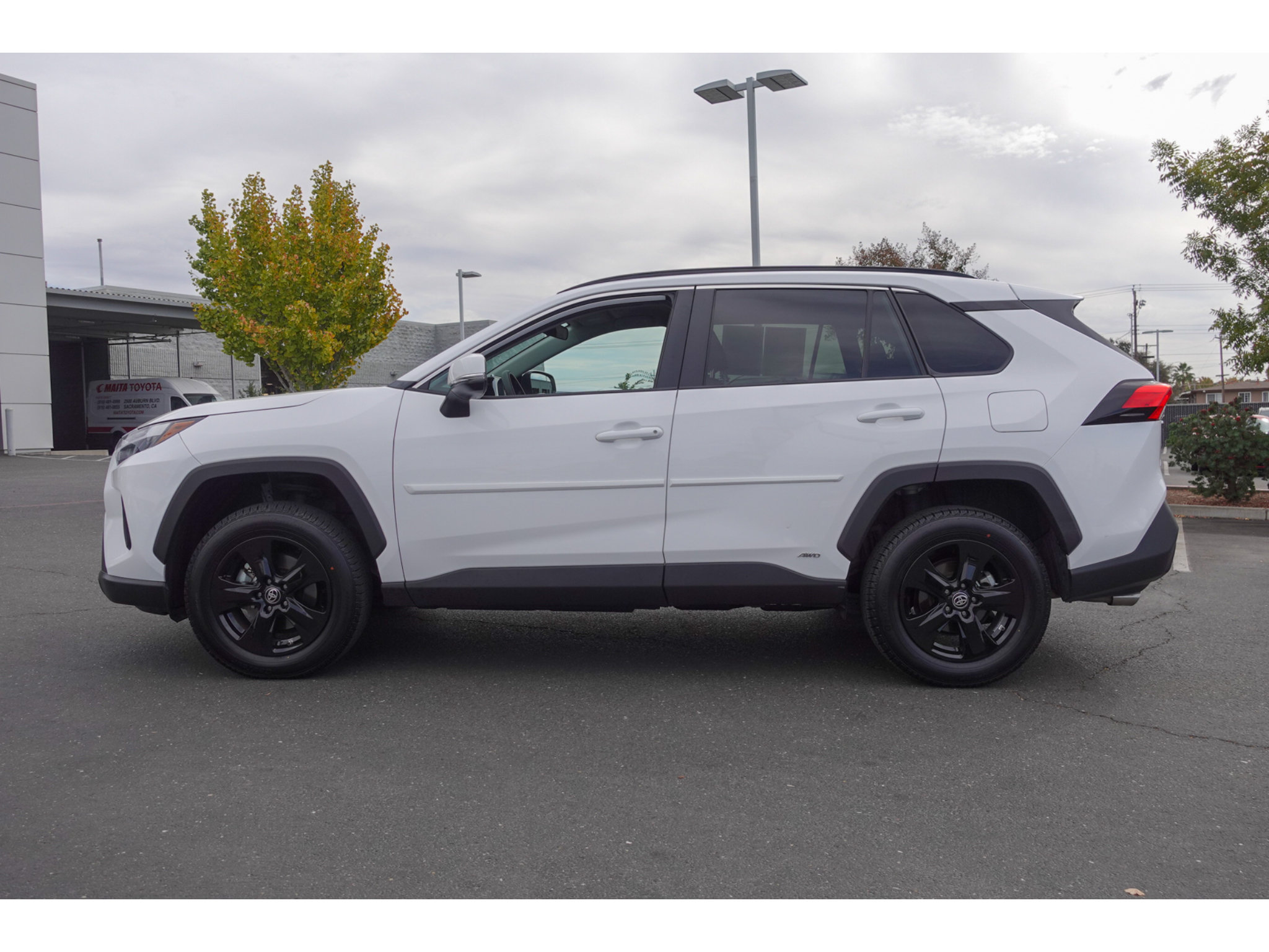 Certified 2024 Toyota RAV4 LE AWD/4WD image 6