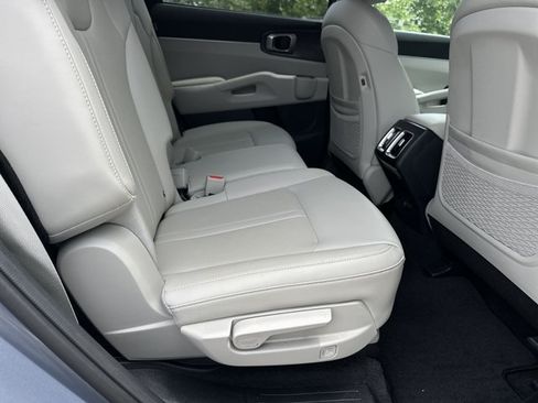 Used 2025 Kia Sorento S w/ Panoramic Sunroof Package FWD image 18