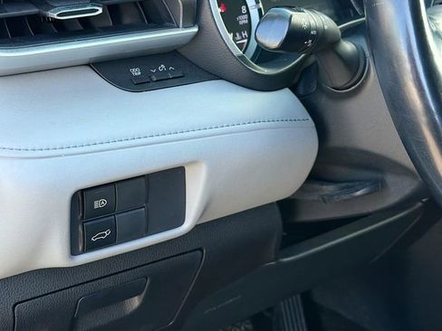 Used 2020 Toyota Highlander XLE AWD/4WD image 10