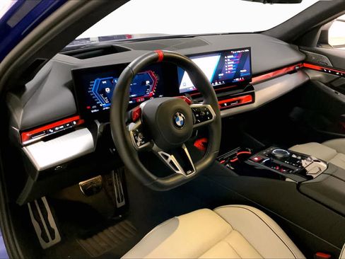 Used 2025 BMW M5 w/ Carbon Package AWD/4WD image 17