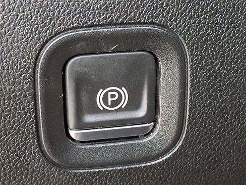 Used 2020 Chevrolet Silverado 1500 LT AWD/4WD image 26