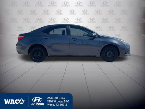 Used 2018 Toyota Corolla LE image 12