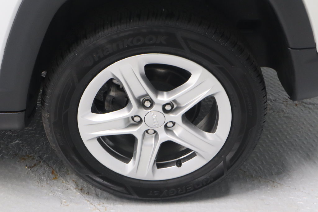 Used 2023 Jeep Compass Latitude AWD/4WD image 13