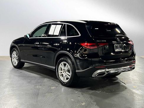 Used 2025 Mercedes-Benz GLC 300 4MATIC image 5