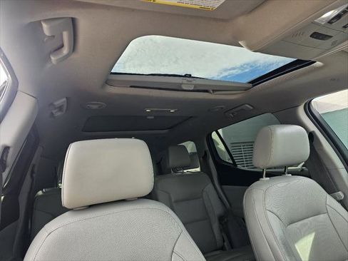 Used 2017 GMC Acadia SLT image 3