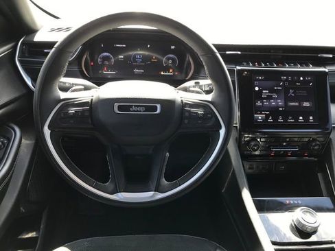 Used 2023 Jeep Grand Cherokee Altitude image 7