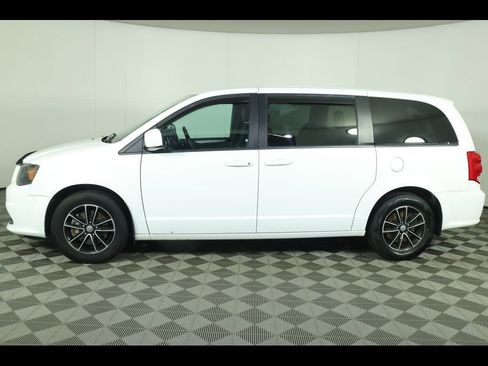 Used 2019 Dodge Grand Caravan GT image 4